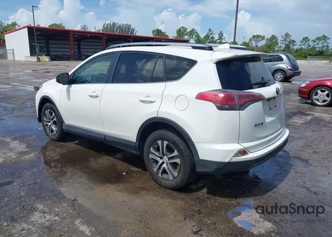 2017 Toyota Rav4 Le z USA, uszkodzony, nr VIN JTMZFREV9HJ703648